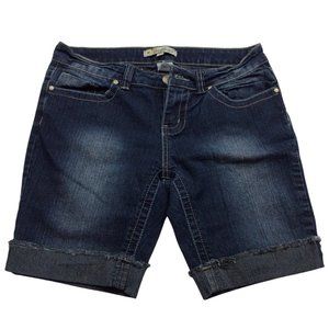 👗5/$25 - Medium Wash Jean Short w/ Frayed Hem